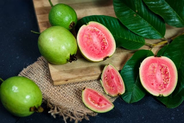 Health Benefits of Consuming Guava Fruits