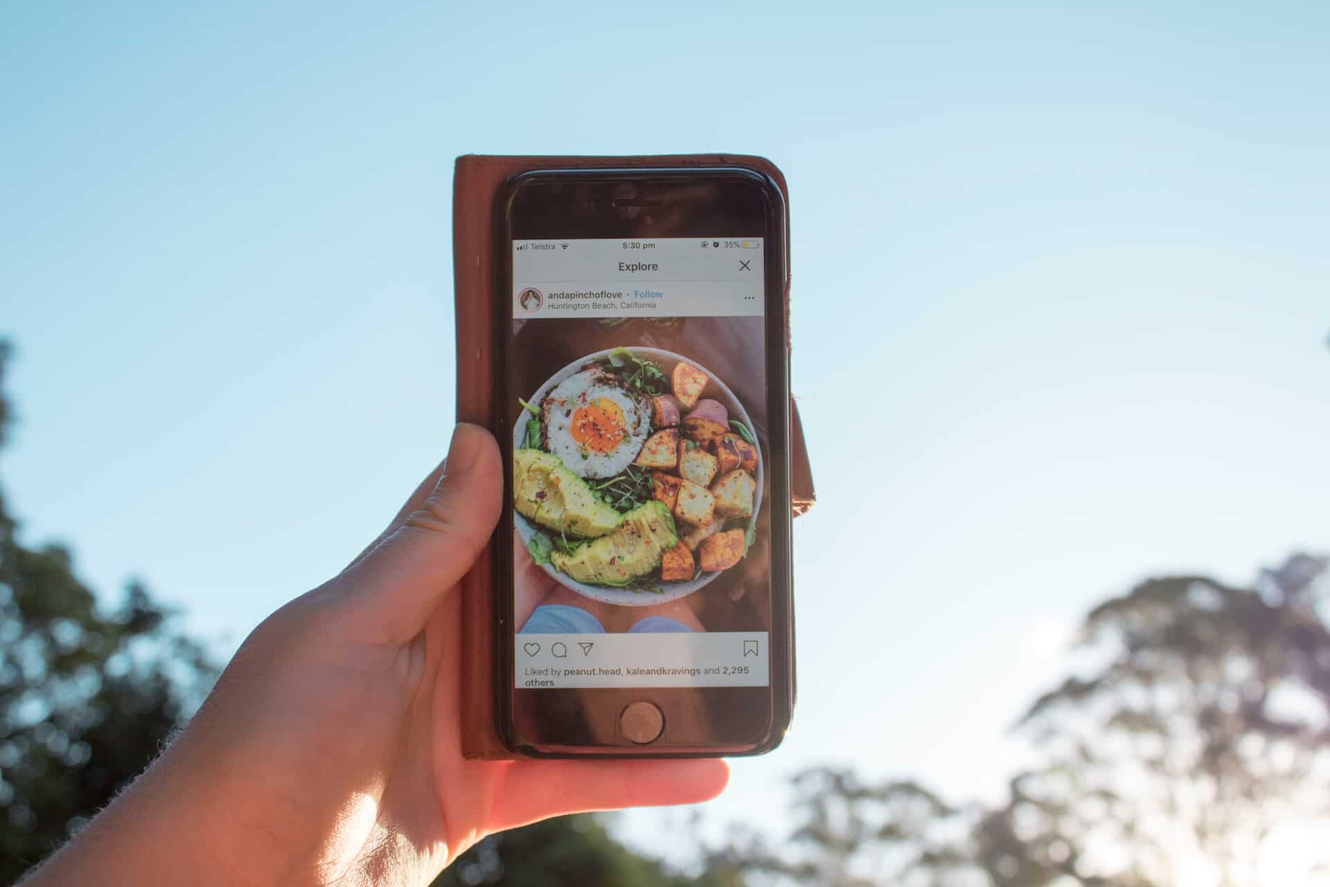 How Does Social Media Impact How We Eat?