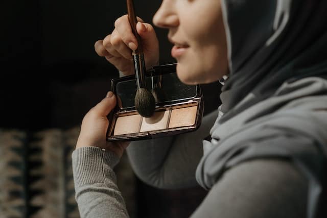 7 Essential Tips before Applying Makeup